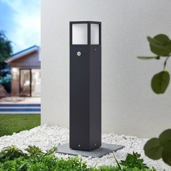 Lucande Außenleuchte Dewari mit Bewegungsmelder (spritzwassergeschützt (Modern) in Alu aus Aluminium (1 flammig, E27) - Wegeleuchte Pollerleuchte Wegelampe Sockelleuchte