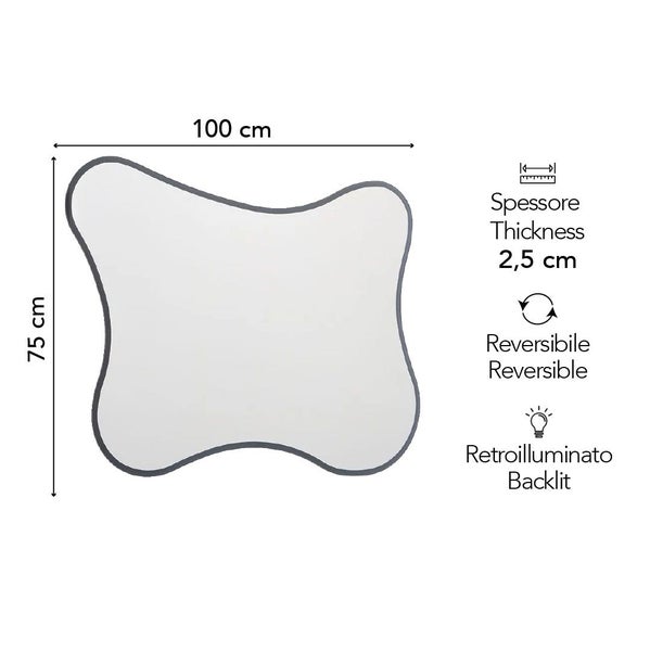 Organisch geformter Badspiegel, 100 mal 75 Zentimeter, Tiefe 2,5 Zentimeter, reversibel und mit Hintergrundbeleuchtung.