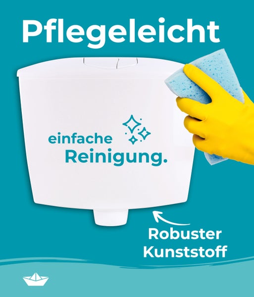 Ein pflegeleichter WC Spülkasten aus Kunststoff wird mit einem Schwamm gereinigt, was die einfache Reinigung und robuste Materialbeschaffenheit zeigt.
