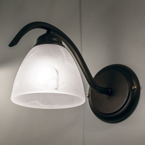 Wandleuchte mit weißem Glasschirm
