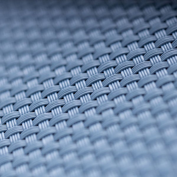 Detailansicht einer geflochtenen Kunststoffoberfläche