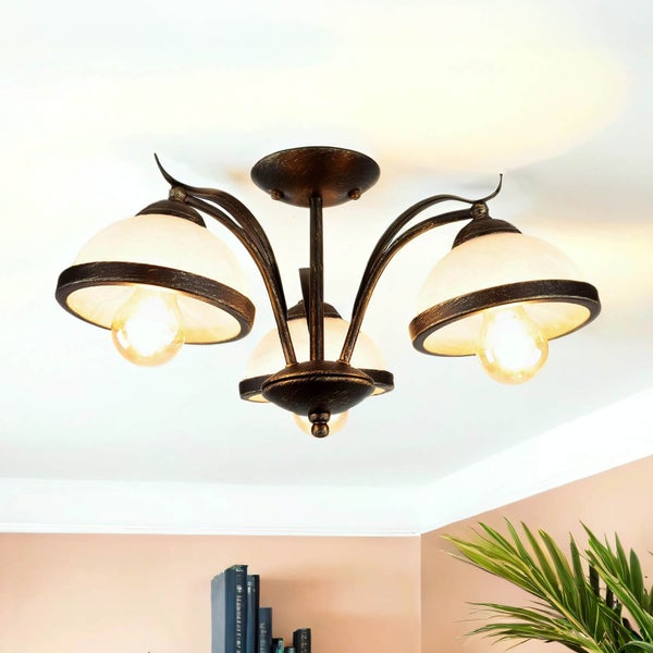 Deckenleuchte mit drei Lampen und Schirmen