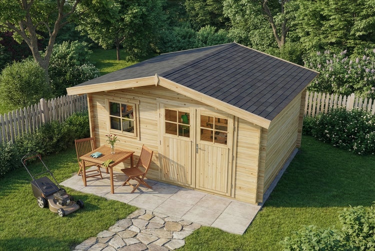 Holzgartenhaus mit Rasenmäher, Tisch und Stühlen im Garten