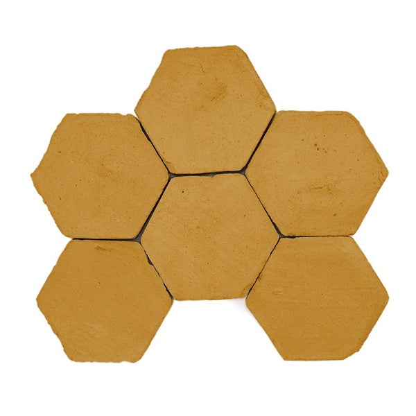 Sechseckige Terracotta Fliesen in wabenförmiger Anordnung