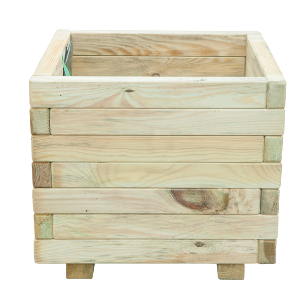 Quadratischer Pflanzkübel aus Holz mit horizontalen Latten, natürlicher Maserung und kleinen Füßen.