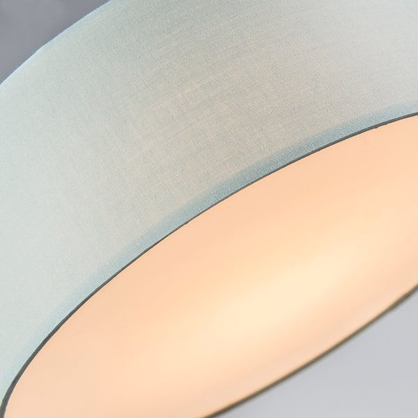 Nahaufnahme eines Lampenschirms aus Textil mit feiner Webstruktur.