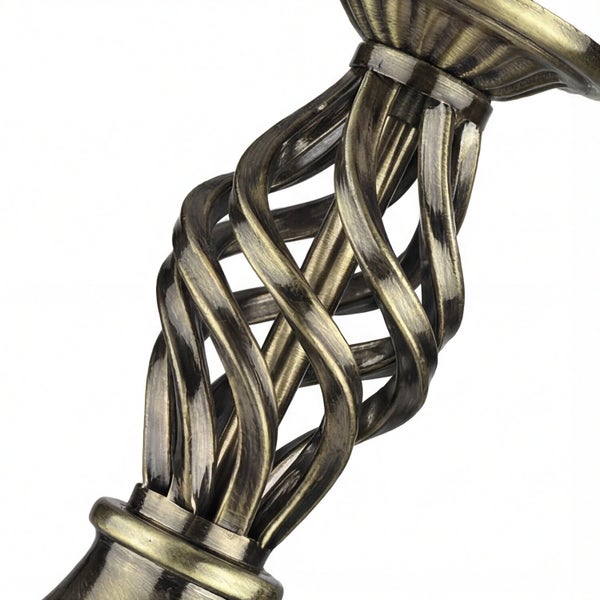 Detail einer gewundenen Lampenhalterung