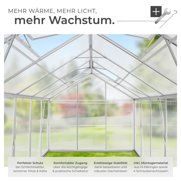 Innenansicht eines Gewächshauses mit Dachfenstern und Montagematerial