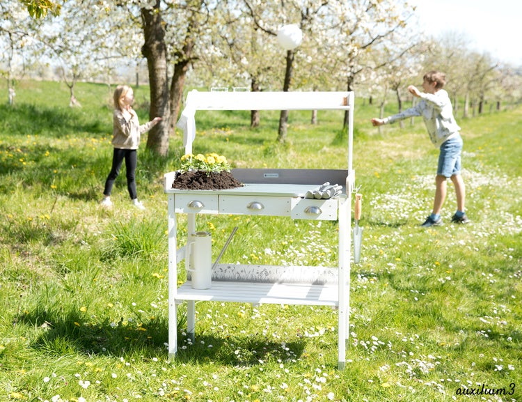 WONDERMAKE - Großer Pflanztisch weiß mit 3 Schubladen aus Holz wetterfest, Garten-Arbeitstisch XL für Outdoor draußen Balkon hochwertig, Gärtnertisch, weiß grau