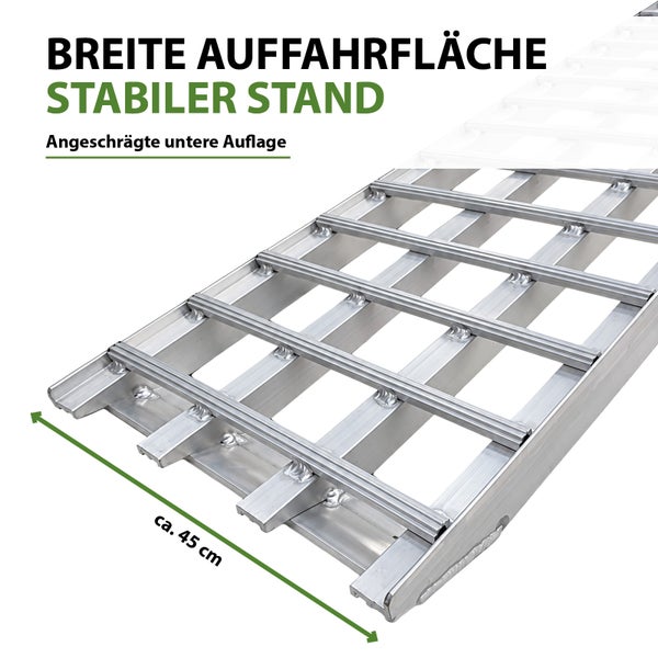 Zusammenklappbare Auffahrrampe aus Aluminium mit Gitterstruktur fuer den Transport von Fahrzeugen.