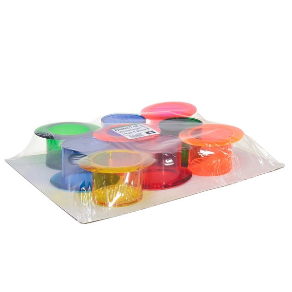 Neun Zylinder mit sieben Zentimeter Durchmesser in verschiedenen Farben in Verpackung