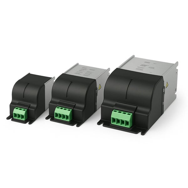 Drei LED-Netzteile unterschiedlicher Größe