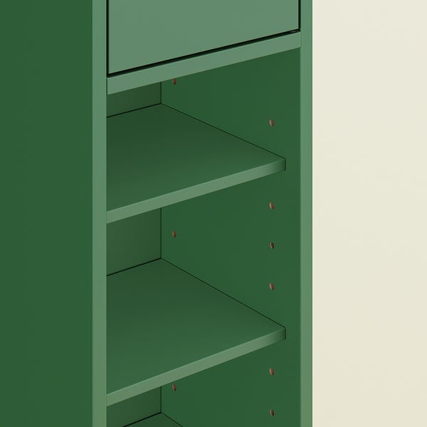 Detailansicht eines Regalschranks mit Einlegeböden und Schublade