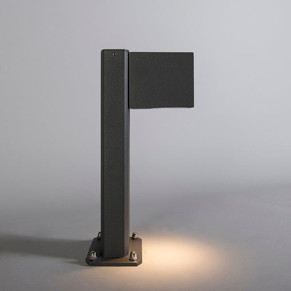 Moderne anthrazitfarbene LED-Wegeleuchte aus Aluminium für den Außenbereich.