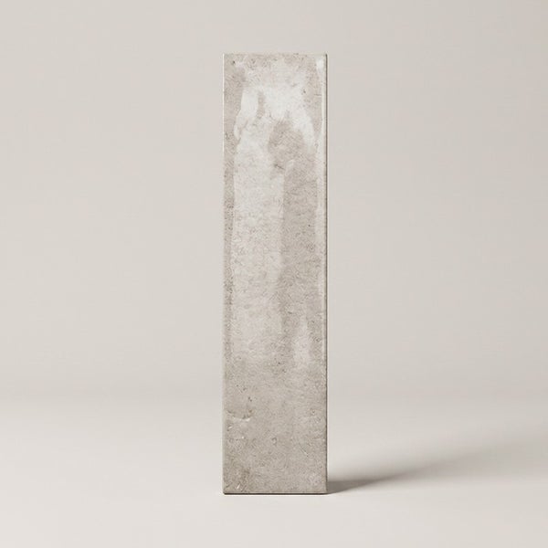 Wandfliese mit glatter Oberfläche und steinartiger Textur im rechteckigen Format