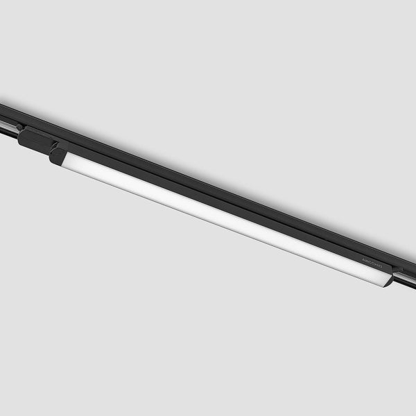 Lineare LED-Schienenleuchte Arcchio in Schwarz mit weißem Diffusor.