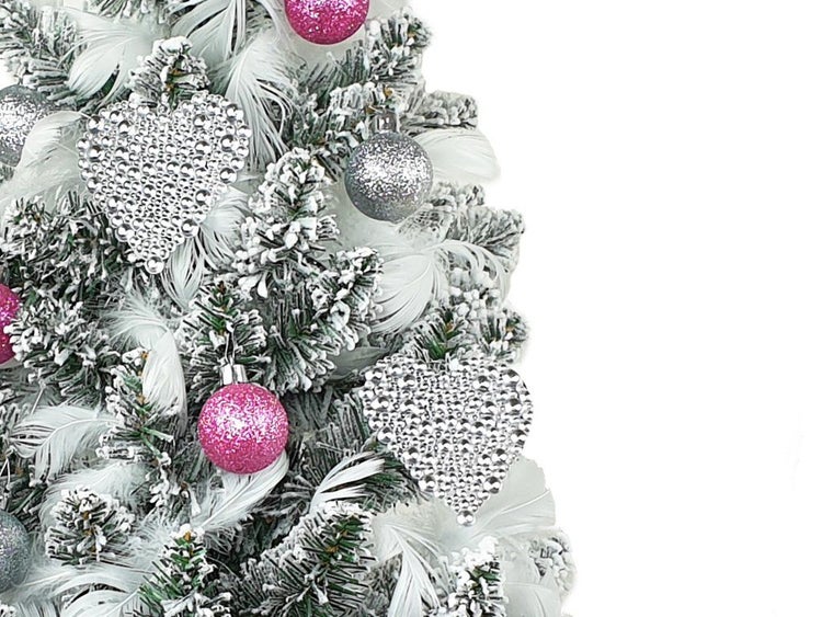 Künstlicher Weihnachtsbaum mit künstlichem Schnee, Federn, glitzernden Kugeln und herzförmigem Schmuck mit Schmucksteinen.