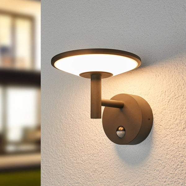 Lucande LED Wandleuchte außen Fenia mit Bewegungsmelder (spritzwassergeschützt (Modern) in Schwarz aus Aluminium (1 flammig, ) - Außenwandleuchten Wandlampe Led Außenlampe Outdoor für