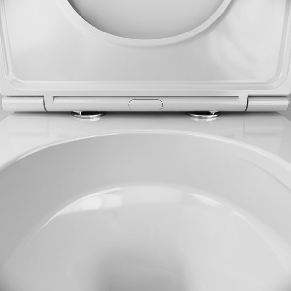 Nahaufnahme eines weißen WC-Sitzes mit Quick-Release-Funktion und spülrandlosem Keramik-WC.