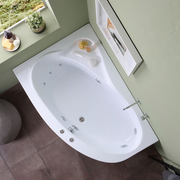 Eckbadewanne mit Whirlpoolfunktion im Badezimmer