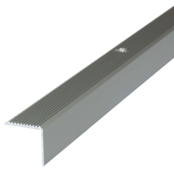 Treppenkantenprofil aus Aluminium, L-förmig, geriffelt, mit Befestigungsbohrung.