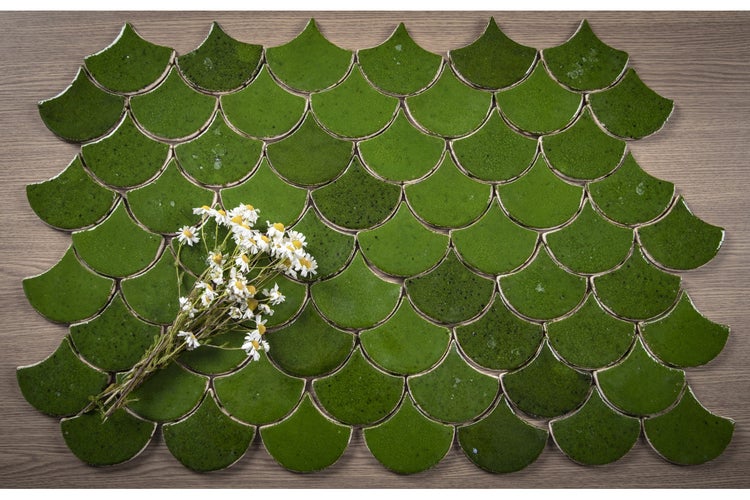 Grüne Keramikmosaikfliesen in Schuppenform