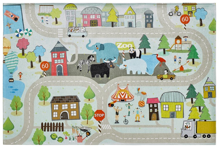 Kinderteppich mit buntem Stadtmotiv, Straßen, Häusern, einem Zoo mit Tieren, einem Zirkuszelt, einem Spielplatz und einem See.