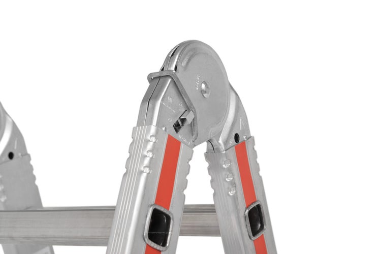 Detailansicht eines Gelenks einer Mehrzweckleiter