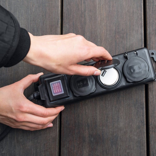 Mehrfachsteckdose mit USB-Anschluss, spritzwassergeschützt, IP44