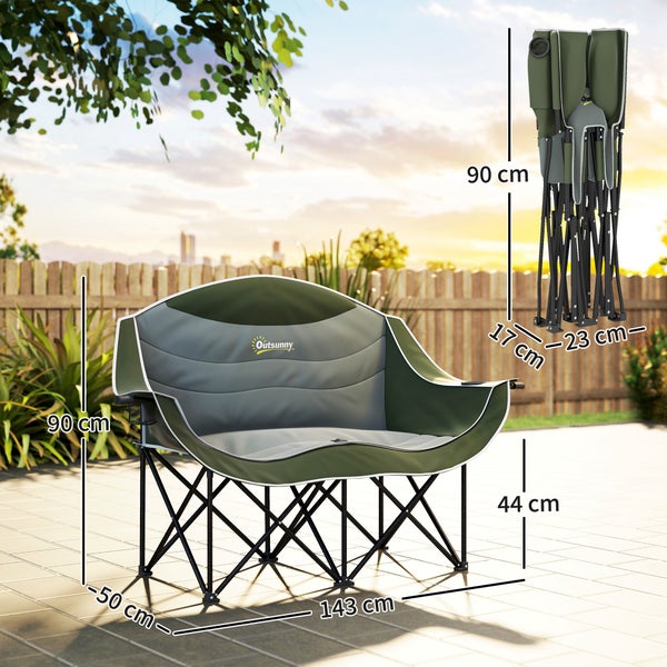 Faltbare Camping Sitzbank für zwei Personen mit Metallgestell und Maßangaben auf einer Terrasse.