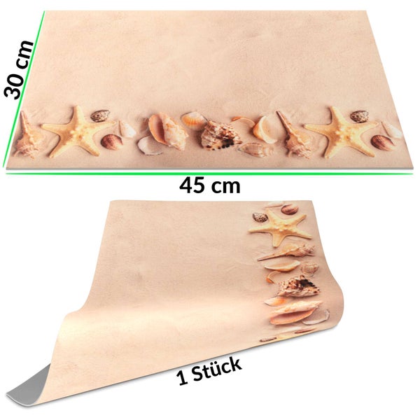 Platzset mit Strandmotiv, Seesternen und Muscheln auf Sand, 45 mal 30 Zentimeter, 1 Stück.