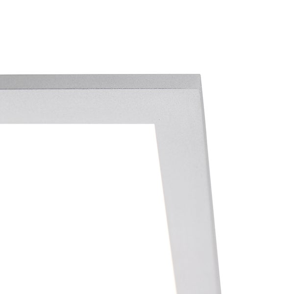 Detailansicht eines silberfarbenen Rahmens