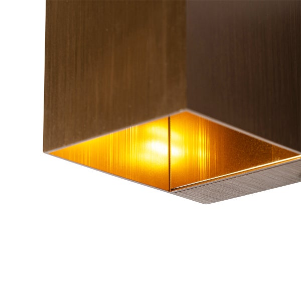 Detailansicht einer quadratischen Deckenleuchte