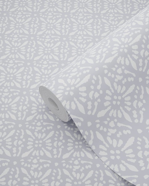 Tapetenrolle mit floralem Muster