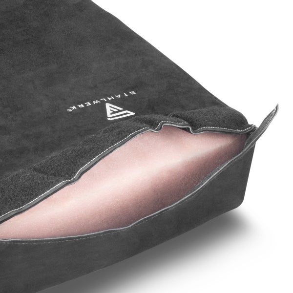 Dekokissen mit Blattmuster