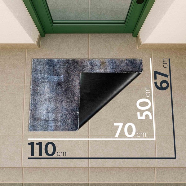 Fußmatte mit Größenangaben 110 x 67 Zentimeter