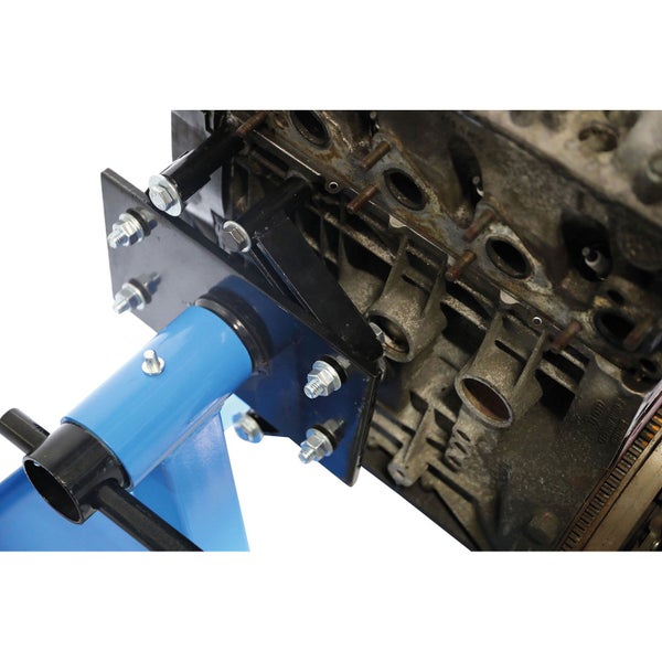 Motorblock befestigt an Motorständer