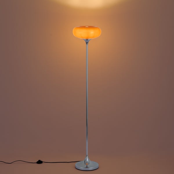 Moderne Stehleuchte mit langem Ständer und rundem, leuchtendem Diffusor aus Metall