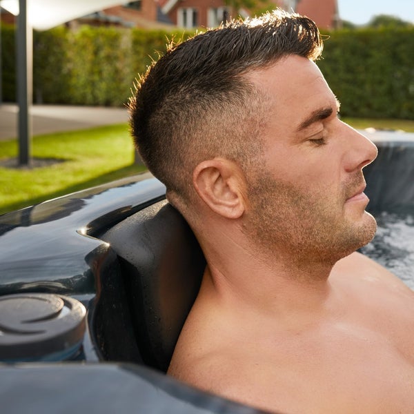 Home Deluxe - Outdoor Whirlpool - BLACK MARBLE PURE - Maße 210 x 160 x 85 cm - Inkl. Heizung, 27 Massagedüsen und 9 Lichtquellen I Außen Whirlpool Spa für 3 Personen
