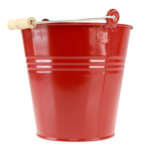 Roter Metalleimer mit Holzgriff