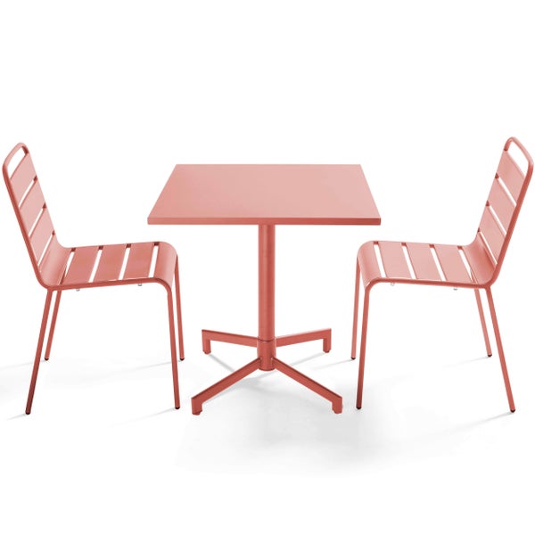 Modernes Bistro-Set aus Metall mit einem quadratischen Tisch und zwei passenden Stühlen mit Latten-Design.