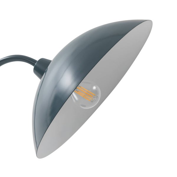 Nahaufnahme einer grauen Lampe mit Glühbirne