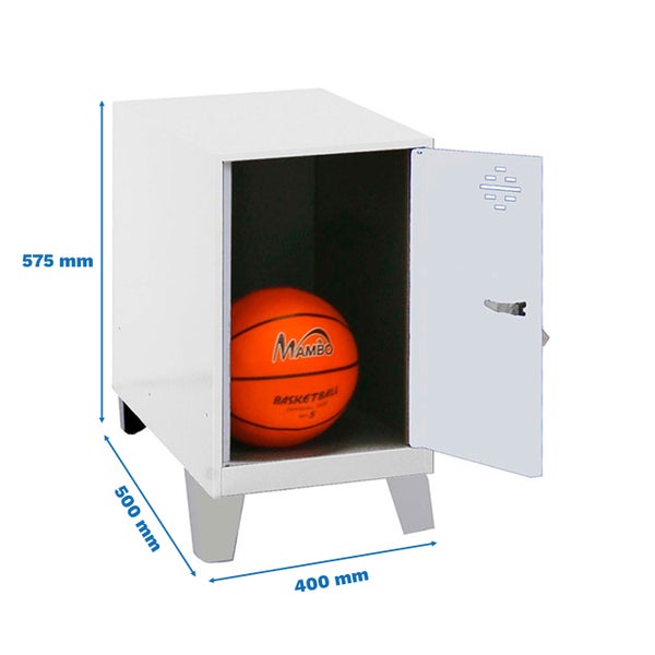 Schrank mit offener Tür und Basketball darin, Maße 575 x 400 x 500 Millimeter