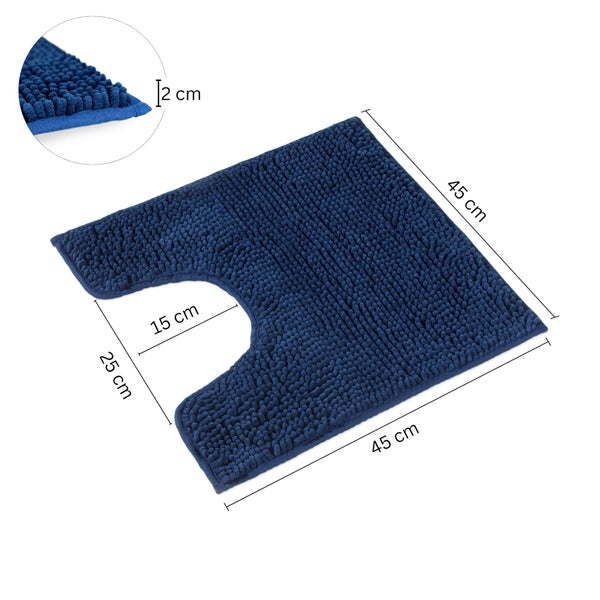 Chenille-Toilettenvorleger mit Ausschnitt, 45 mal 45 Zentimeter, Ausschnittbreite 15 Zentimeter, Tiefe 25 Zentimeter, Florhöhe 2 Zentimeter.