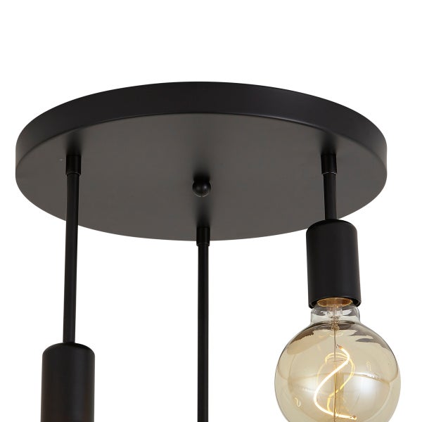 Detailaufnahme einer Deckenleuchte mit runder Deckenbefestigung und Glühbirne