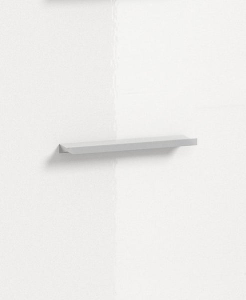 Minimalistischer Möbelgriff aus Metall für Schränke und Schubladen.