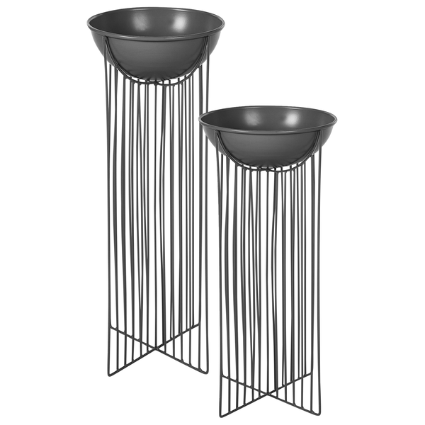 Zwei graue Pflanzsäulen mit schalenförmigen Pflanzgefäßen