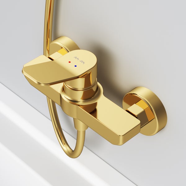 Einhebel-Duscharmatur in Gold, wandmontiert mit Anschluss für Brauseschlauch.