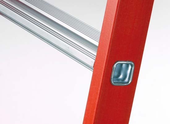 Detailansicht einer Leiter mit Sprossen und Verriegelung