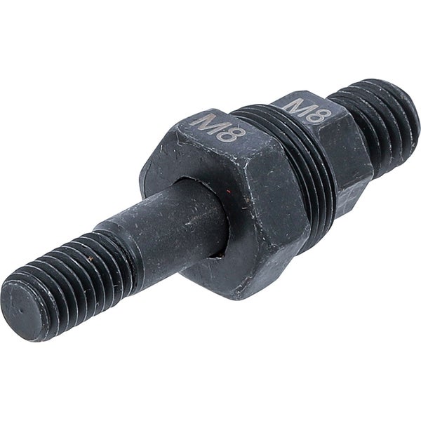 Eine Sammlung von Akku-Bohrmaschinen mit Zubehör in einer Werkstatt